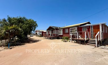 Terreno en venta con cabañas en Guanaqueros