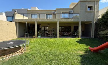 Casa en Altos de Manantiales