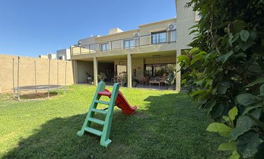 Casa en Altos de Manantiales