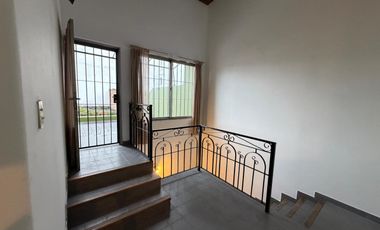 Casa en Alquiler 4 Dormitorios, Consultorios y Galpón Alto Alberdi