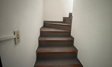 Casa en Alquiler 4 Dormitorios, Consultorios y Galpón Alto Alberdi