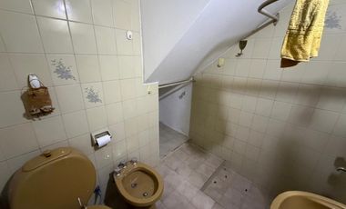 Casa en Alquiler 4 Dormitorios, Consultorios y Galpón Alto Alberdi