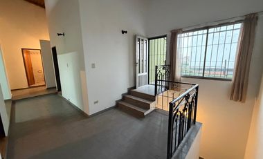 Casa en Alquiler 4 Dormitorios, Consultorios y Galpón Alto Alberdi