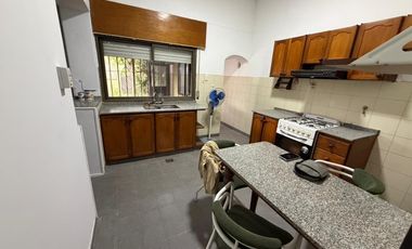 Casa en Alquiler 4 Dormitorios, Consultorios y Galpón Alto Alberdi