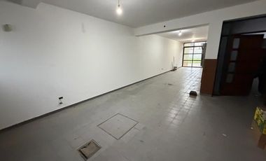 Casa en Alquiler 4 Dormitorios, Consultorios y Galpón Alto Alberdi