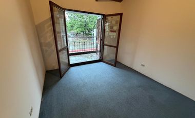 Casa en Alquiler 4 Dormitorios, Consultorios y Galpón Alto Alberdi