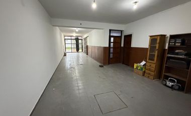 Casa en Alquiler 4 Dormitorios, Consultorios y Galpón Alto Alberdi