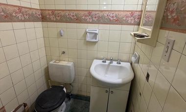 Casa en Alquiler 4 Dormitorios, Consultorios y Galpón Alto Alberdi