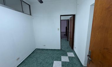 Casa en Alquiler 4 Dormitorios, Consultorios y Galpón Alto Alberdi