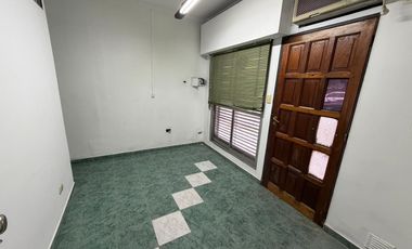 Casa en Alquiler 4 Dormitorios, Consultorios y Galpón Alto Alberdi