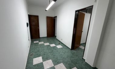 Casa en Alquiler 4 Dormitorios, Consultorios y Galpón Alto Alberdi