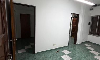 Casa en Alquiler 4 Dormitorios, Consultorios y Galpón Alto Alberdi