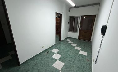 Casa en Alquiler 4 Dormitorios, Consultorios y Galpón Alto Alberdi
