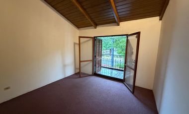 Casa en Alquiler 4 Dormitorios, Consultorios y Galpón Alto Alberdi