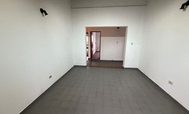 Casa en Alquiler 4 Dormitorios, Consultorios y Galpón Alto Alberdi