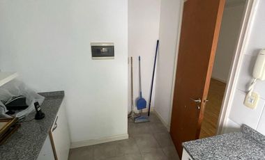 Departamento en alquiler en San Isidro 2 ambientes al frente con balcón y cochera.