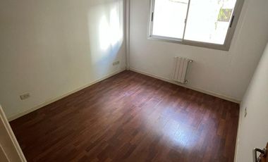 Departamento en alquiler en San Isidro 2 ambientes al frente con balcón y cochera.