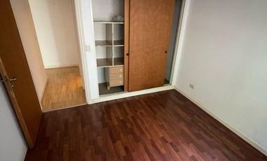 Departamento en alquiler en San Isidro 2 ambientes al frente con balcón y cochera.