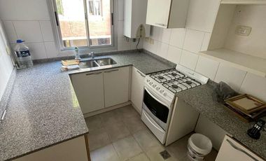 Departamento en alquiler en San Isidro 2 ambientes al frente con balcón y cochera.
