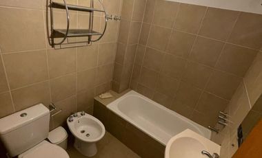 Departamento en alquiler en San Isidro 2 ambientes al frente con balcón y cochera.