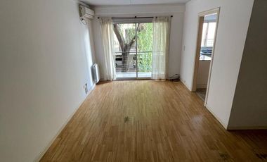 Departamento en alquiler en San Isidro 2 ambientes al frente con balcón y cochera.