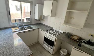 Departamento en alquiler en San Isidro 2 ambientes al frente con balcón y cochera.