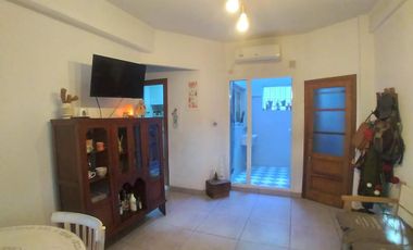 PH 3 ambientes con patio, muy buen estado