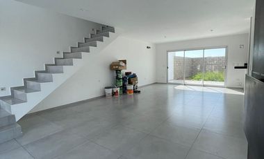 VENTA EXCELENTES DUPLEX BARRIO NOBU TOWN (DOCTA)