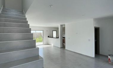 VENTA EXCELENTES DUPLEX BARRIO NOBU TOWN (DOCTA)