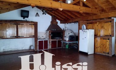 Chalet en Muy Buena Ubicación- Adrogue