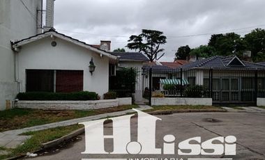 Chalet en Muy Buena Ubicación- Adrogue