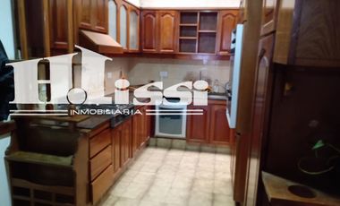 Chalet en Muy Buena Ubicación- Adrogue