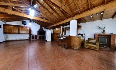 Chalet en Muy Buena Ubicación- Adrogue