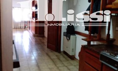 Chalet en Muy Buena Ubicación- Adrogue