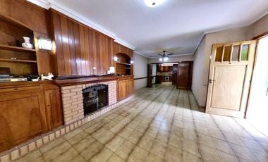 Chalet en Muy Buena Ubicación- Adrogue