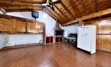 Chalet en Muy Buena Ubicación- Adrogue