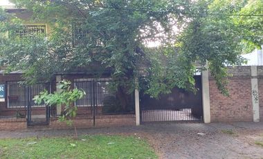 CHALET EN PH A MTS DE BYNNON Y A 3 CUADRAS DE LA ESTACION DE MARMOL