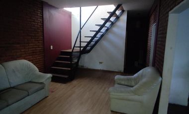 CHALET EN PH A MTS DE BYNNON Y A 3 CUADRAS DE LA ESTACION DE MARMOL