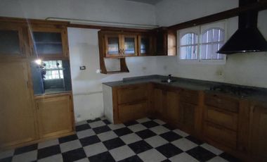 CHALET EN PH A MTS DE BYNNON Y A 3 CUADRAS DE LA ESTACION DE MARMOL