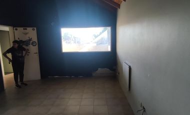 CHALET EN PH A MTS DE BYNNON Y A 3 CUADRAS DE LA ESTACION DE MARMOL