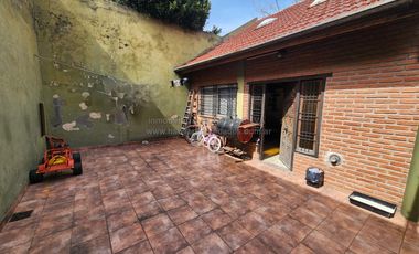 Amplio P.H. Tipo Casa en Planta Baja / Lanus Oeste