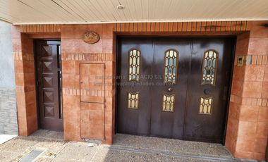 Amplio P.H. Tipo Casa en Planta Baja / Lanus Oeste