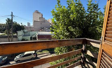 Departamento de 2 ambientes con balcón y espacio guarda coche en Wilde