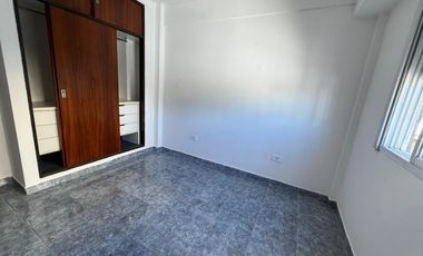 Departamento de 2 ambientes con balcón y espacio guarda coche en Wilde