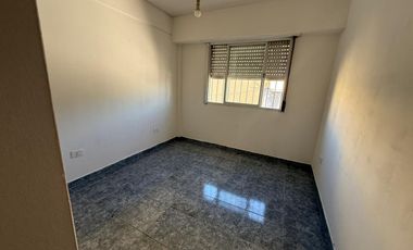 Departamento de 2 ambientes con balcón y espacio guarda coche en Wilde