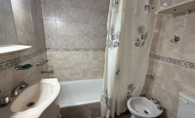 Departamento de 2 ambientes con balcón y espacio guarda coche en Wilde