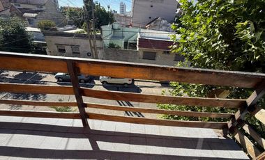 Departamento de 2 ambientes con balcón y espacio guarda coche en Wilde