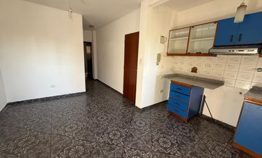 Departamento de 2 ambientes con balcón y espacio guarda coche en Wilde