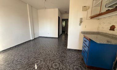 Departamento de 2 ambientes con balcón y espacio guarda coche en Wilde