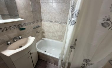 Departamento de 2 ambientes con balcón y espacio guarda coche en Wilde